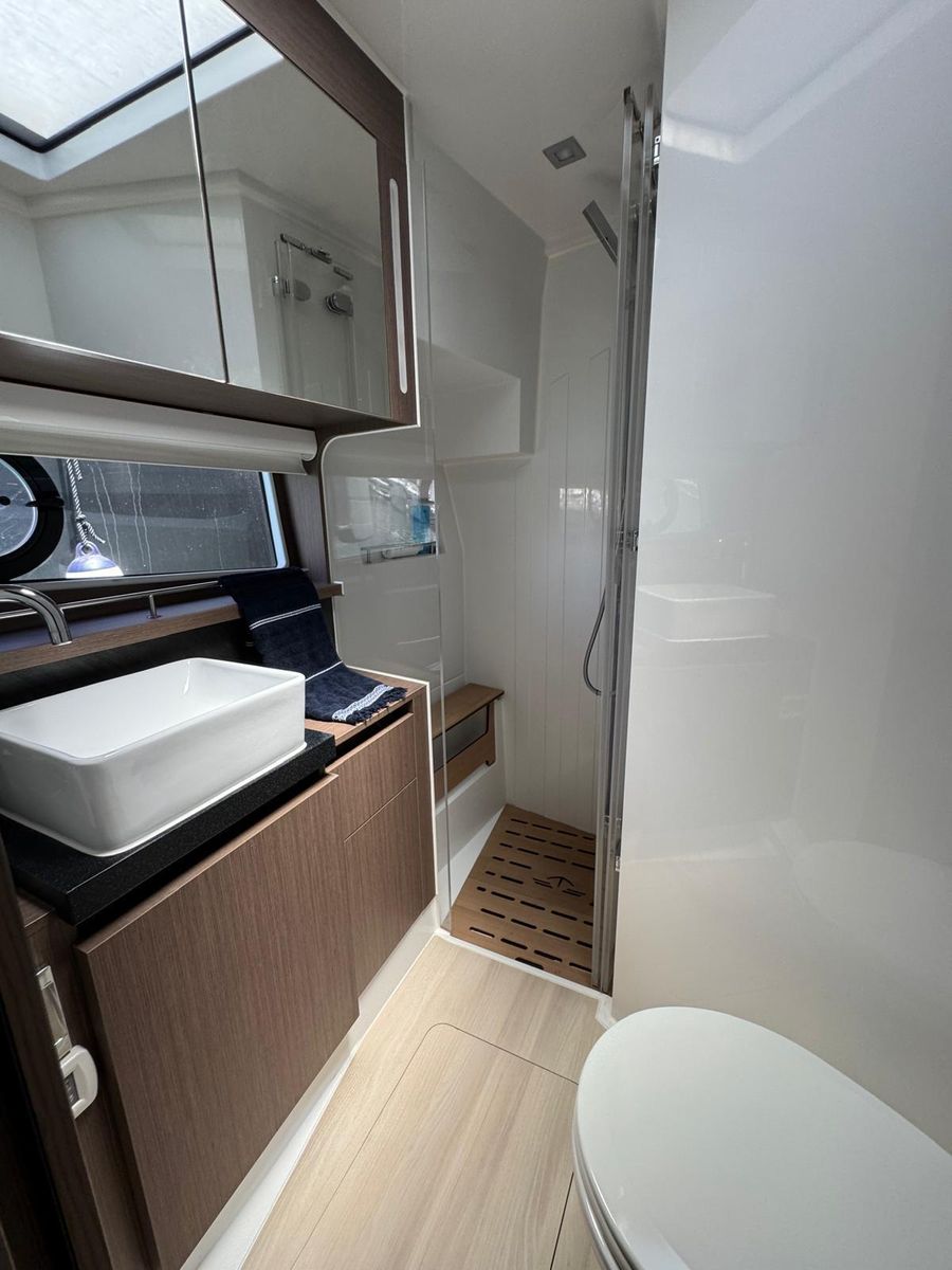 2020 Sealine 44 