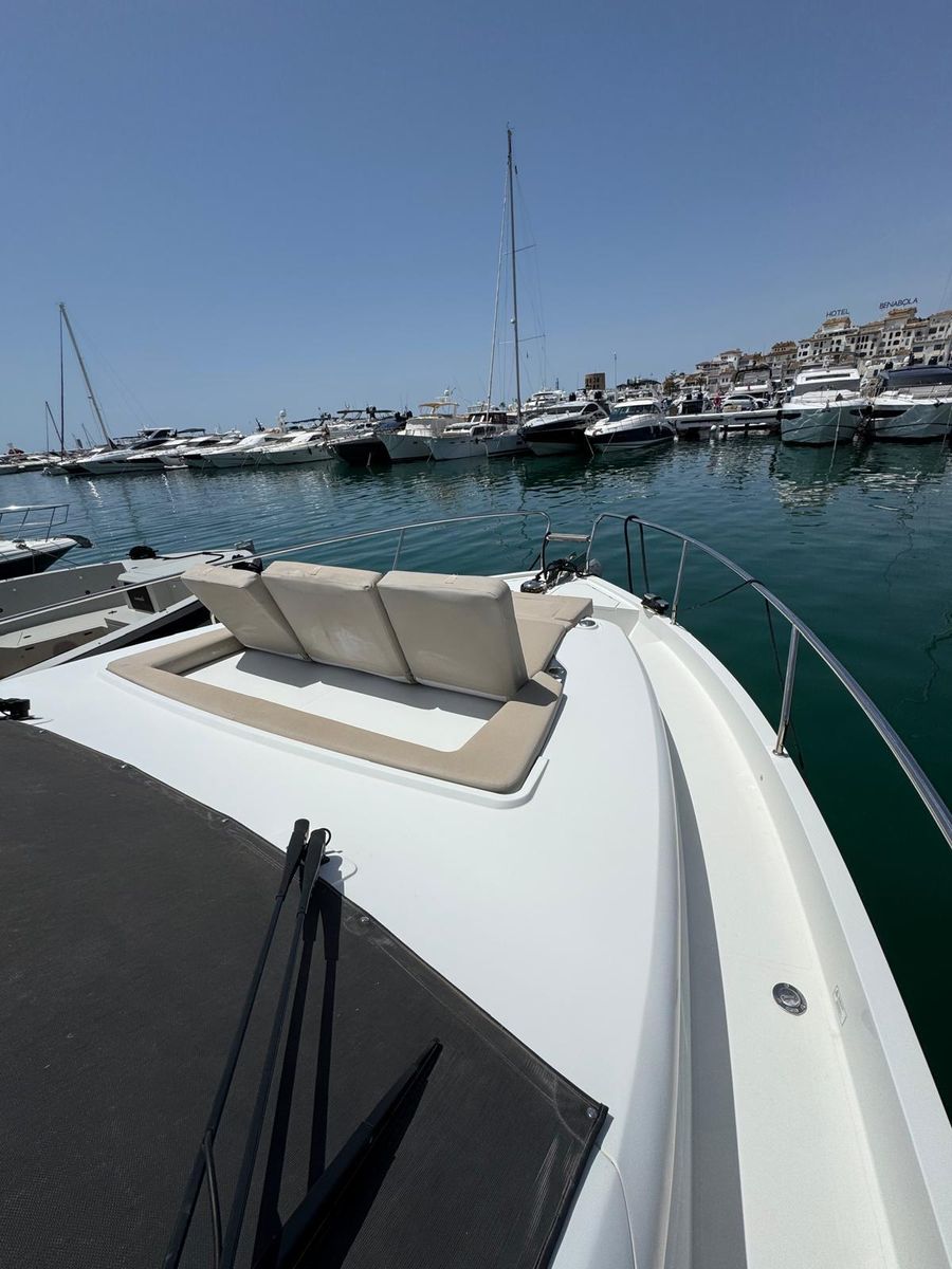 2020 Sealine 44 