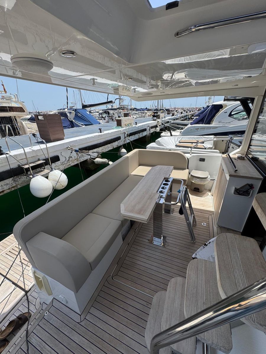 2020 Sealine 44 