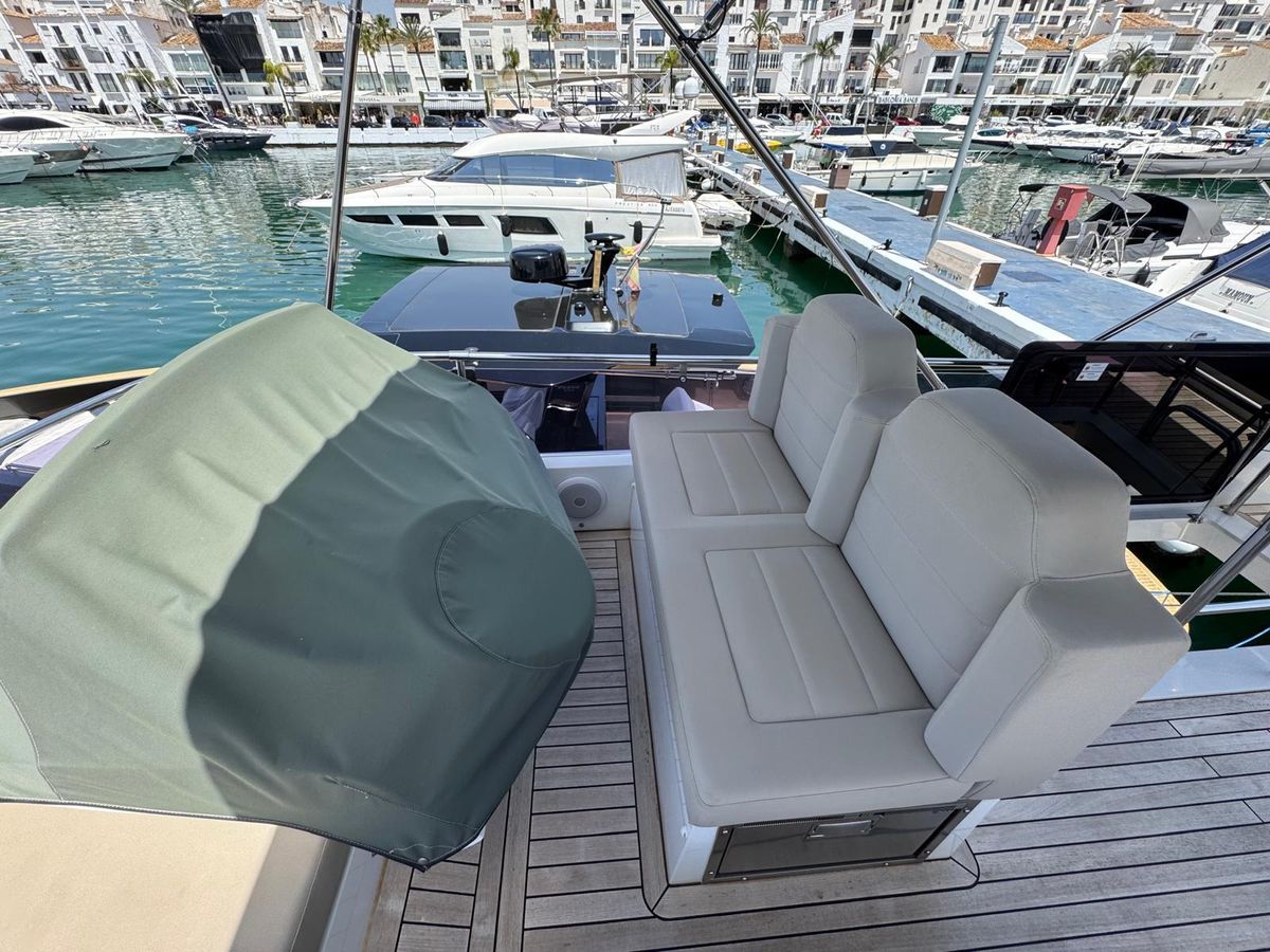 2020 Sealine 44 