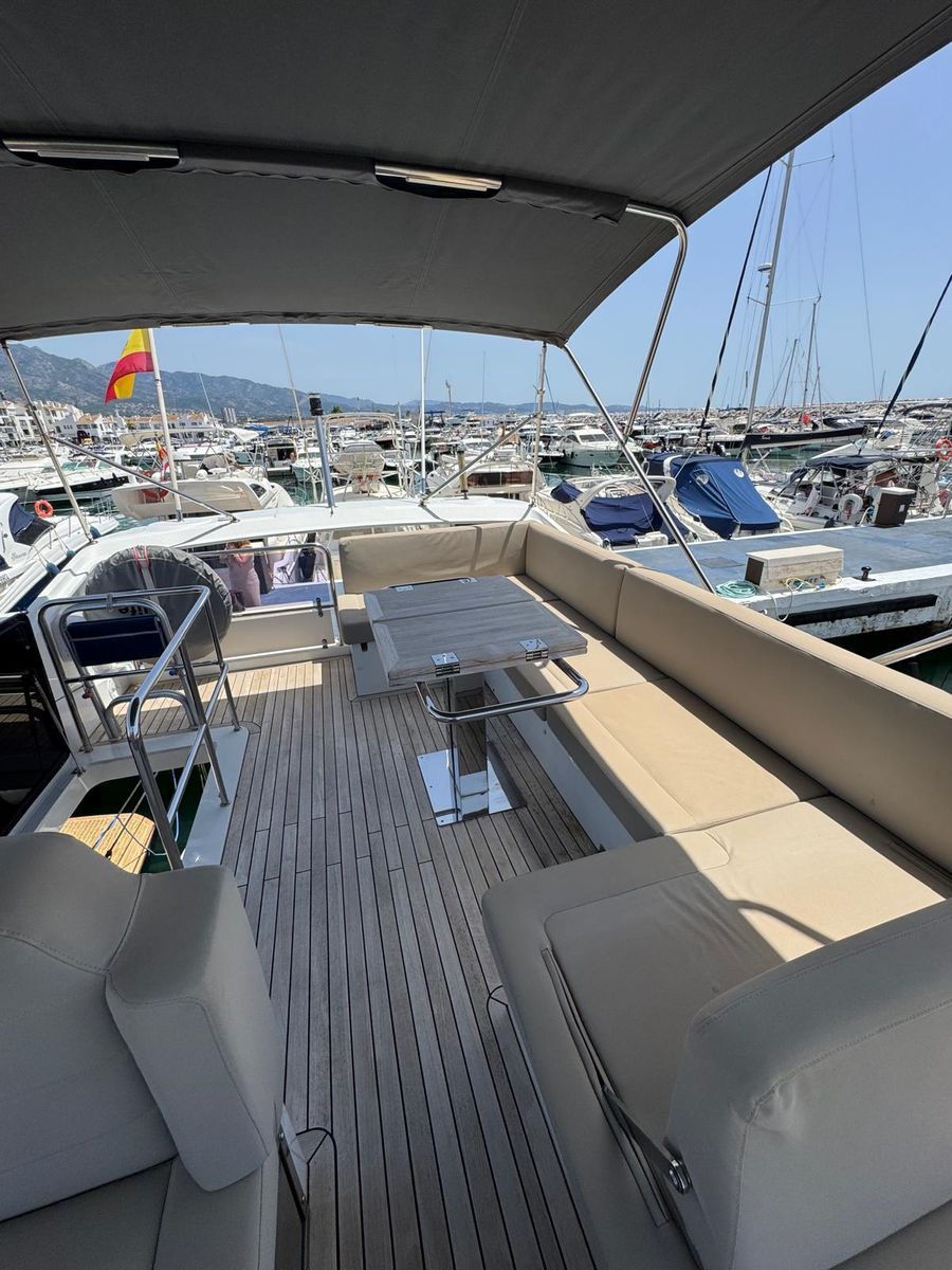 2020 Sealine 44 