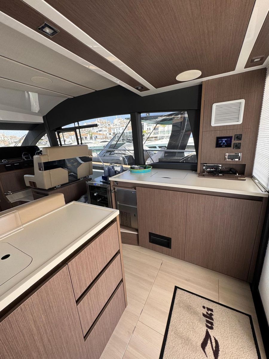 2020 Sealine 44 