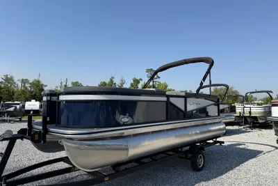 Lowe LS Walk Thru 210