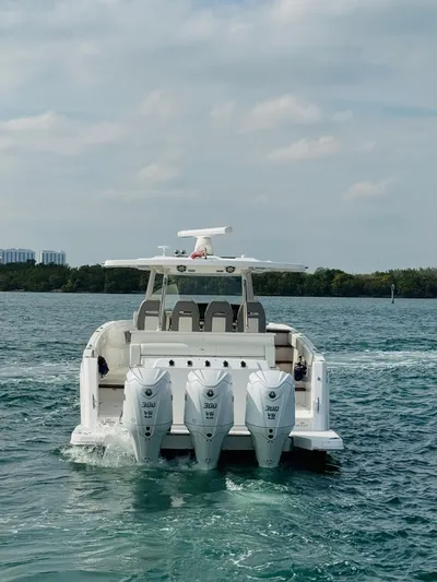  Yacht Photos Pics 2022 REGAL 38 SAV - Image 7