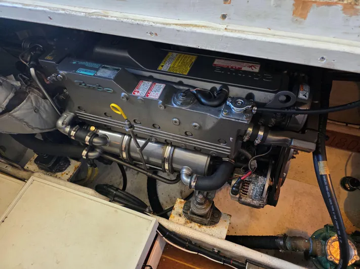 Sanctuary Yacht Photos Pics Engine compartment of a 2006 Silverton 36 Convertible boat.