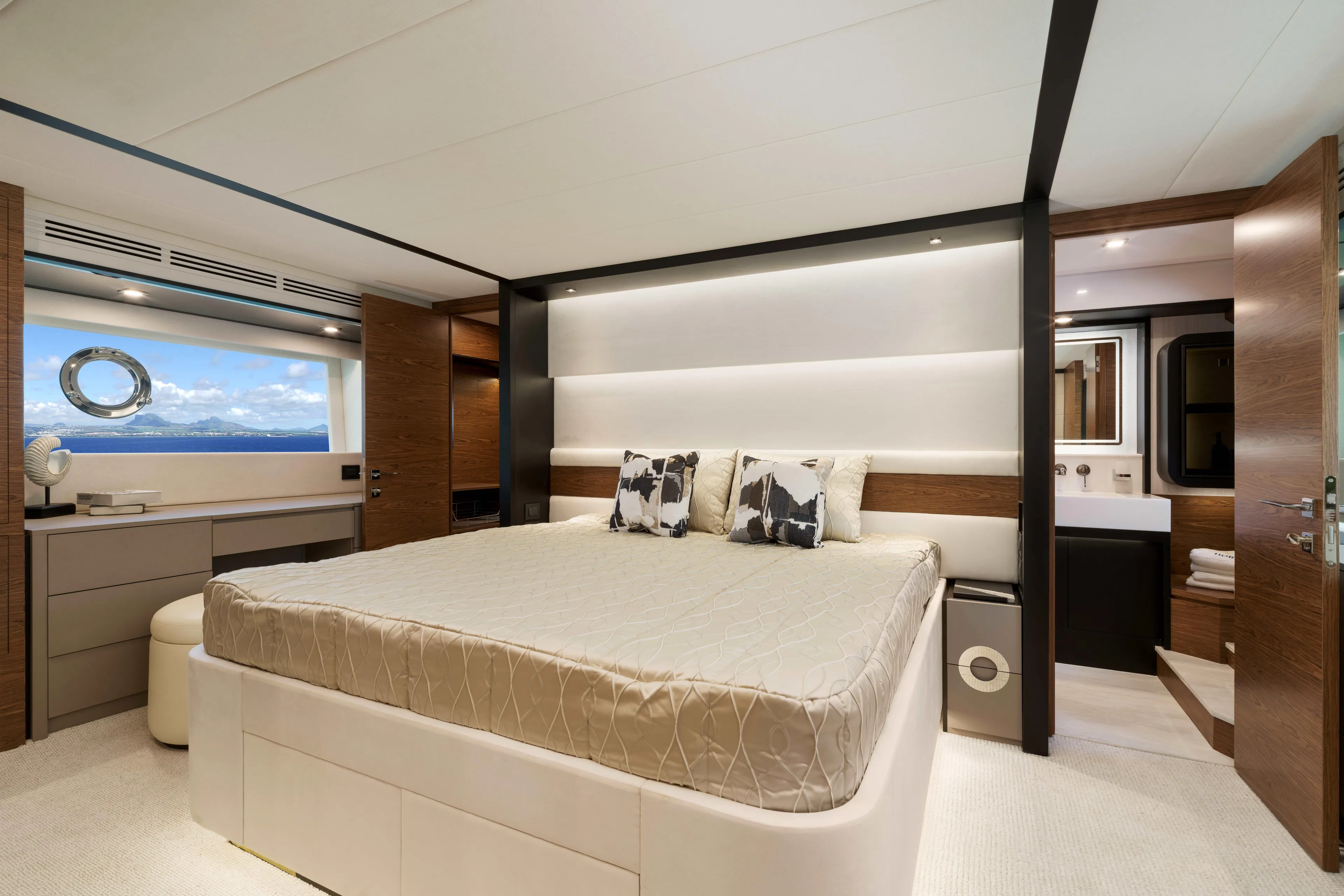 V77s-613 / Available Spring 2026 Yacht Photos Pics Luxurious Horizon V77S 2026 yacht bedroom with modern design and ocean view.
