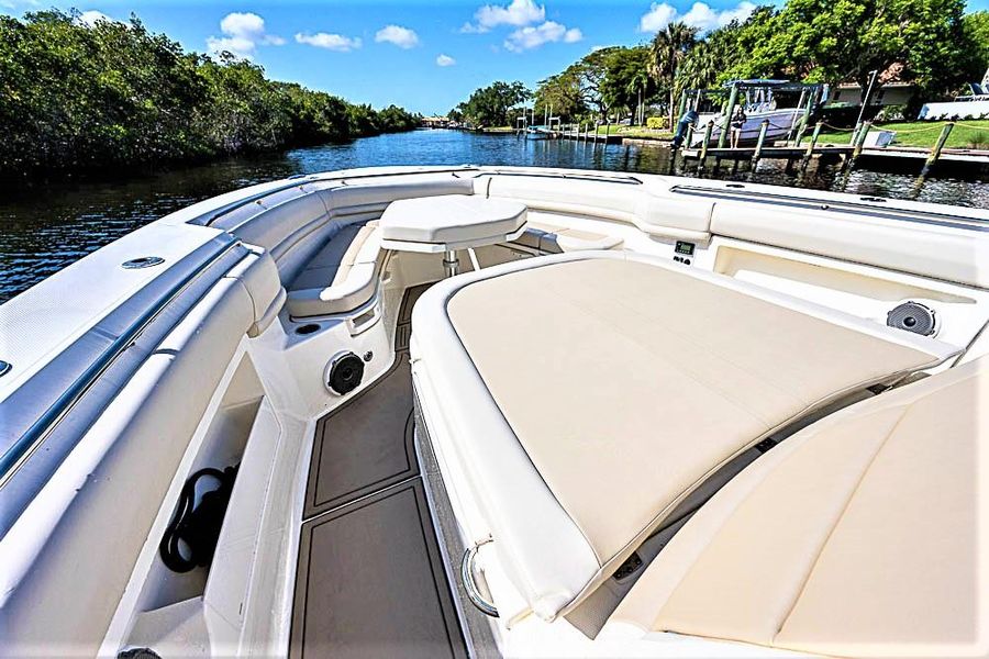2021 Boston Whaler 380 Outrage