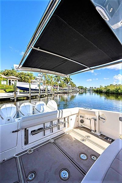 2021 Boston Whaler 380 Outrage