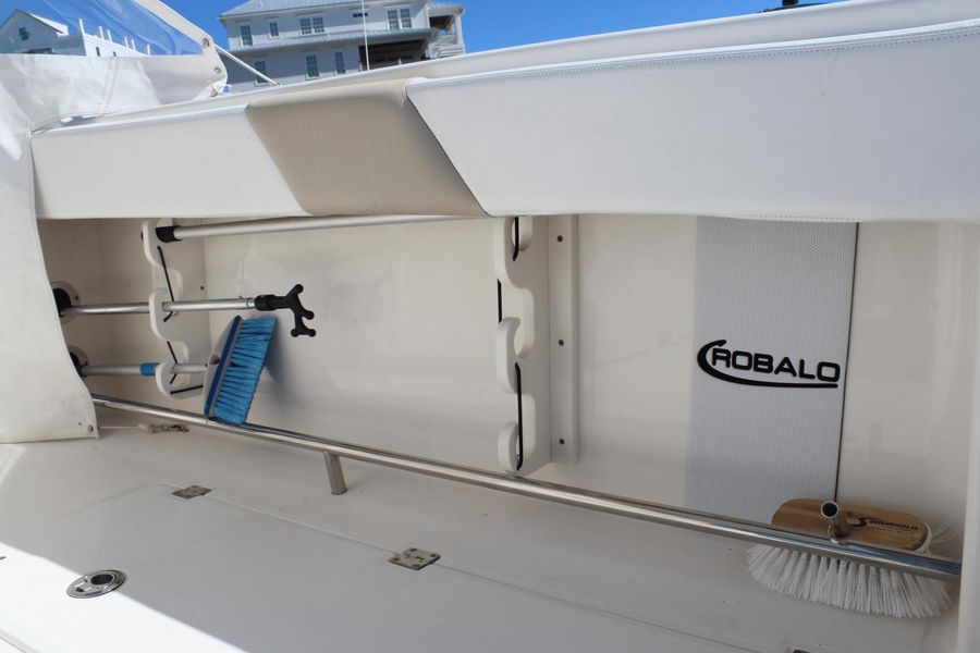 2019 Robalo R302 Center Console