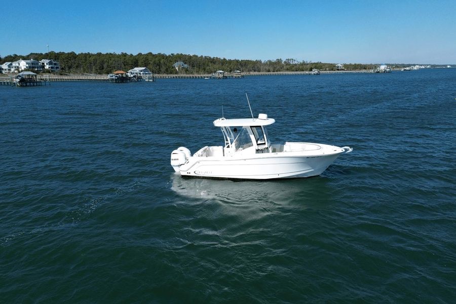 2019 Robalo R302 Center Console