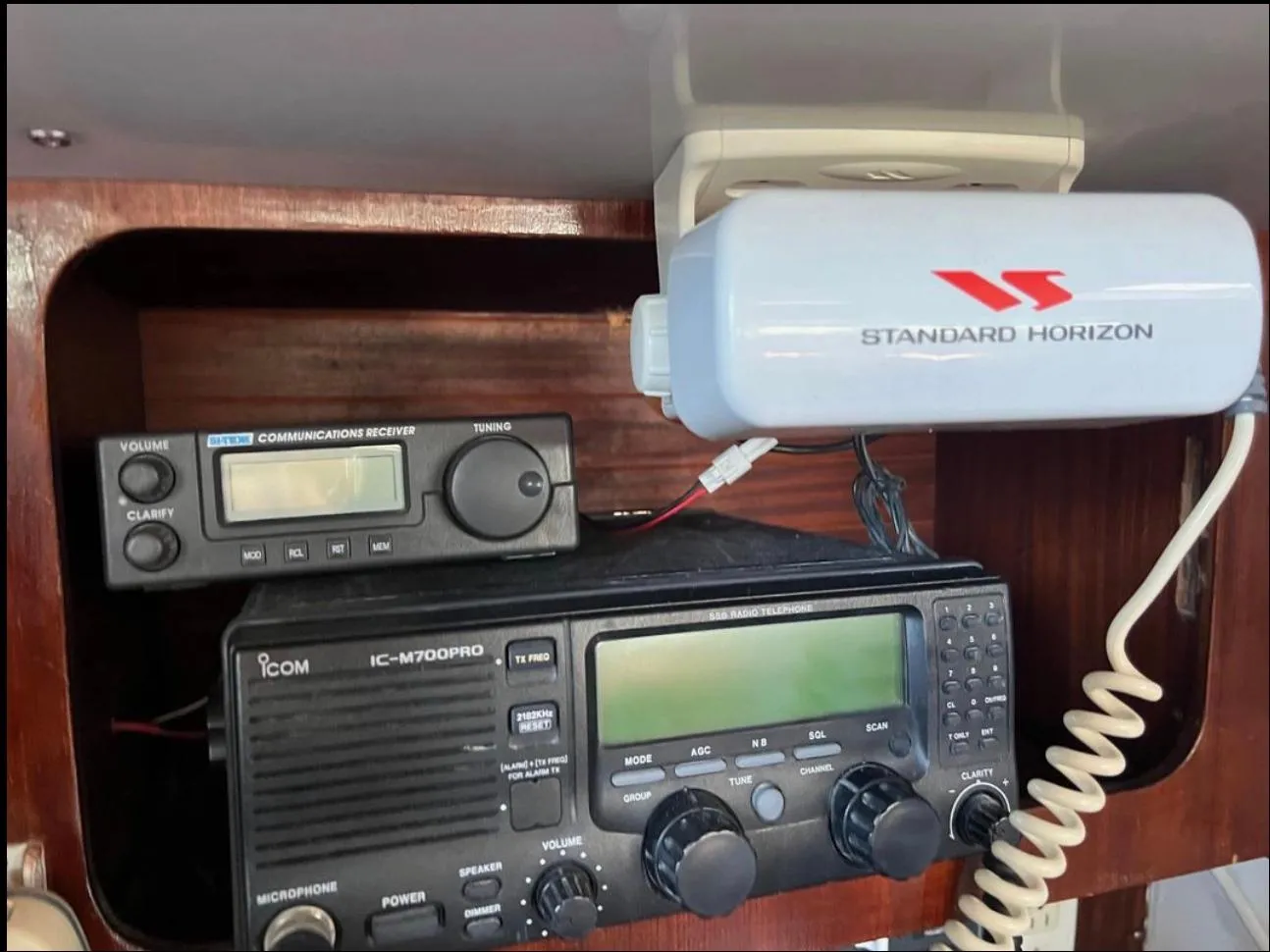Radio equipment inside a 1985 Gib'Sea 126 sailboat cabin.