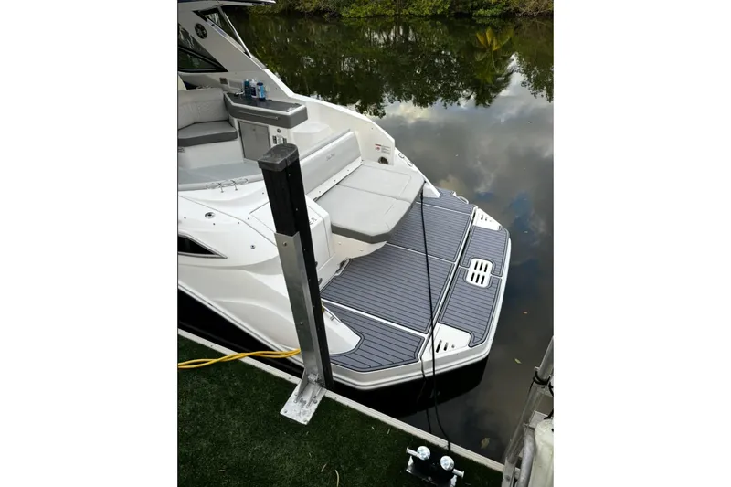  Yacht Photos Pics 2020 Sea Ray Sundancer 320 docked, featuring a sleek swim platform and modern design.