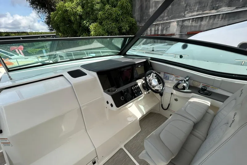  Yacht Photos Pics 2020 Sea Ray Sundancer 320 helm with modern controls and plush seating.