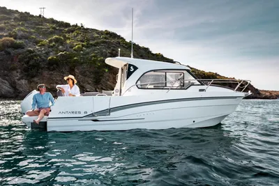 Beneteau Antares 8