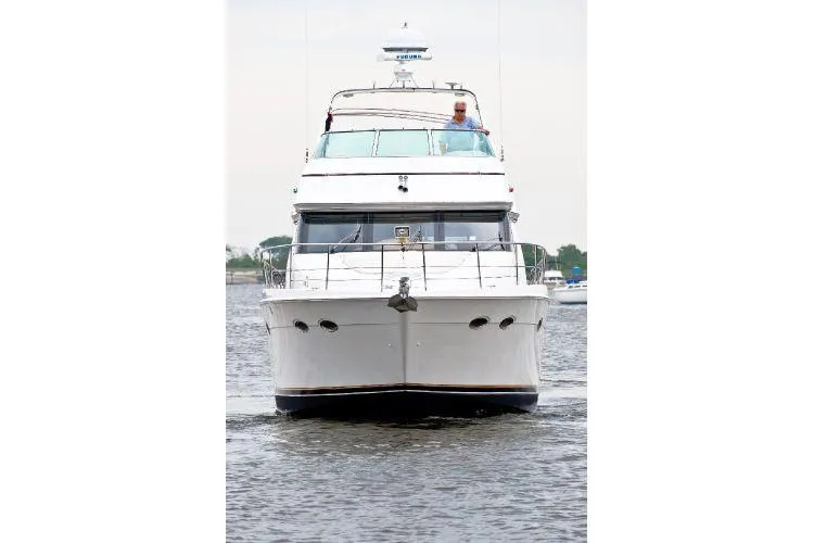 Size Matter's Yacht Photos Pics 2001 Carver 530 Voyager Pilothouse yacht cruising on open water.