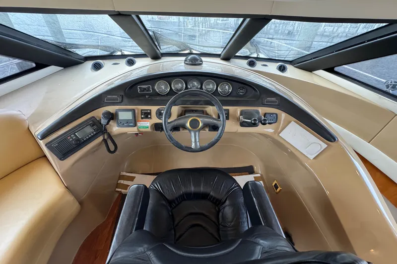 Size Matter's Yacht Photos Pics Pilothouse interior of 2001 Carver 530 Voyager, featuring steering wheel and control panel.