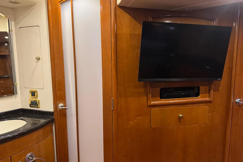 Size Matter's Yacht Photos Pics Interior of 2001 Carver 530 Voyager Pilothouse with TV and bathroom sink.