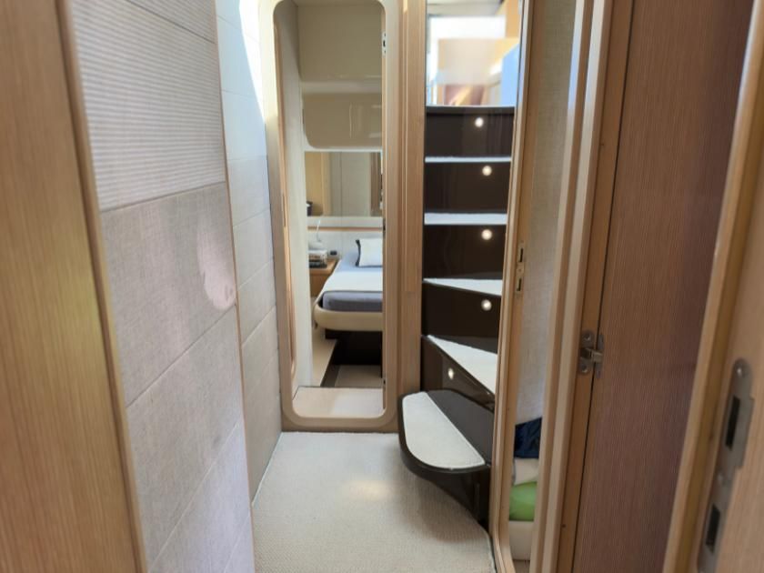 2011 Ferretti Yachts 57 