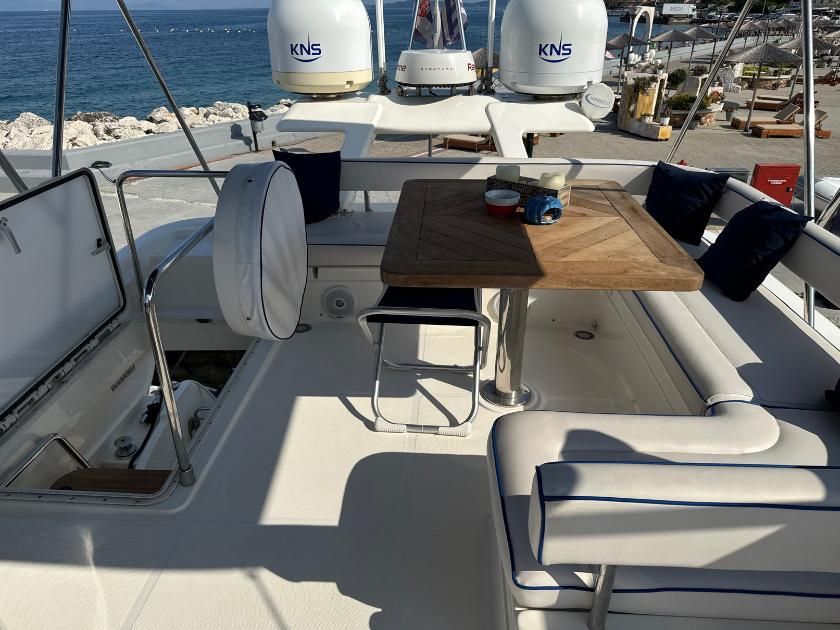 2011 Ferretti Yachts 57 