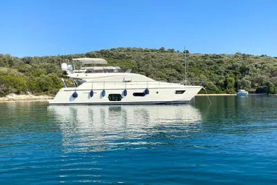 Ferretti Yachts 570