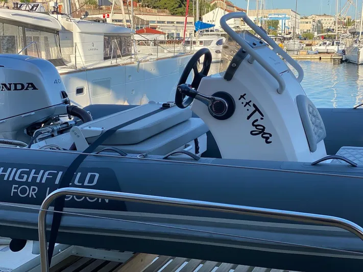 Tiga Yacht Photos Pics Tender Highfield OM 390DL + 40 HP Honda