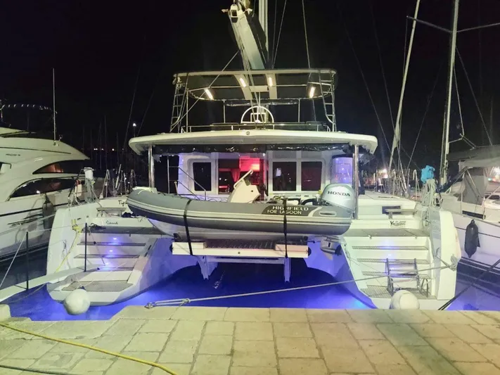 Tiga Yacht Photos Pics Lagoon 52 "Tiga" Unterwasserbeleuchtung