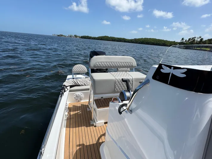  Yacht Photos Pics 2024 Dragonfly 21 Spanish Wells boat on open water, featuring sleek design and comfortable seating.