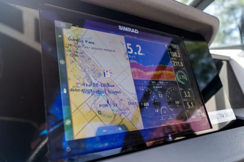  Yacht Photos Pics Simrad navigation system on 2021 Sea Ray SDX 290 Outboard.