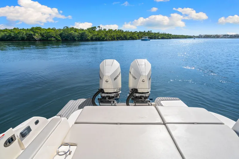 Yacht Photos Pics Sea Ray SDX 290 Outboard 2021 on calm water with blue sky.