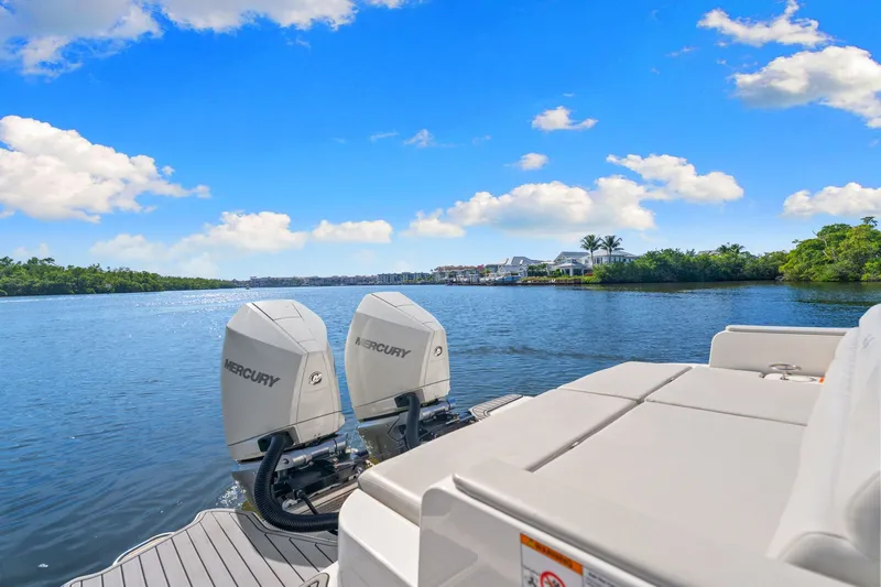  Yacht Photos Pics Sea Ray SDX 290 Outboard 2021 on calm waters.