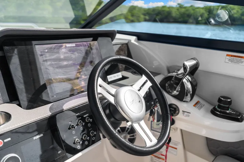  Yacht Photos Pics 2021 Sea Ray SDX 290 Outboard helm with steering wheel and controls.