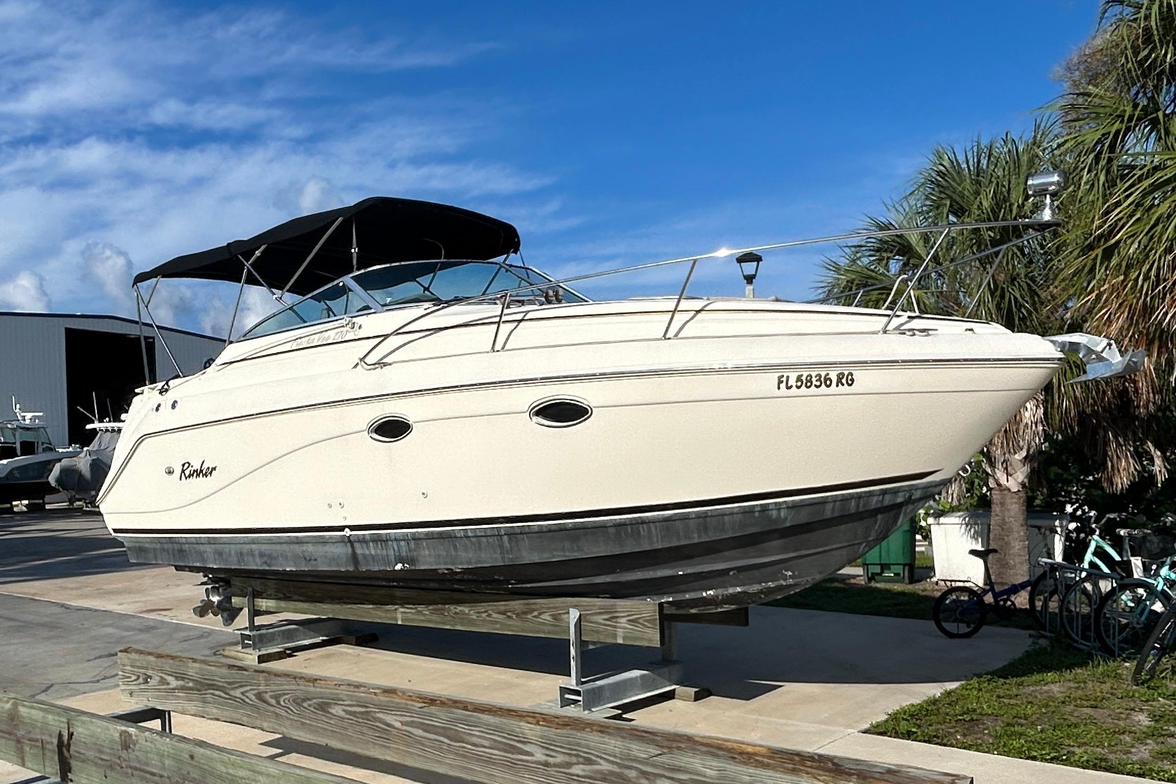 Rinker Fiesta Vee 270