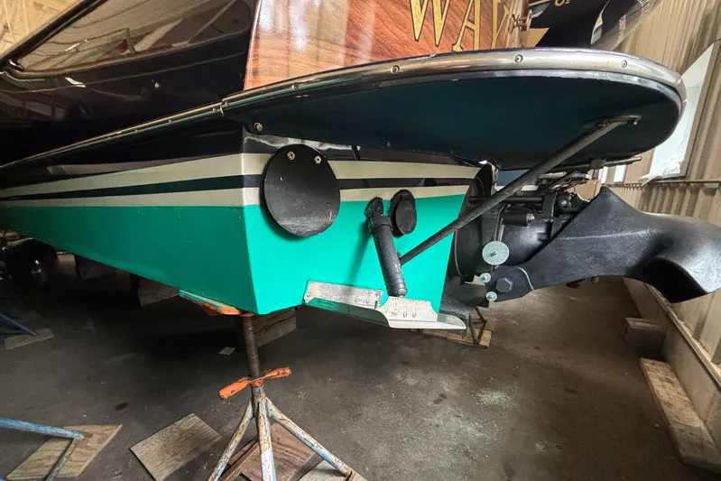 Wayfarer Yacht Photos Pics 2002 Hinckley Talaria 29C boat stern view in a storage facility.