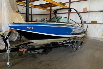 Regal 2100 Surf