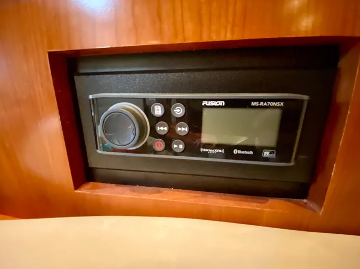  Yacht Photos Pics Fusion MS-RA70NSX stereo system in 2007 Cruisers Yachts 370 Express.