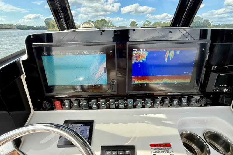 Yacht Photos Pics 2021 Sea Hunt Gamefish 27 dashboard with dual Garmin displays and control panel.
