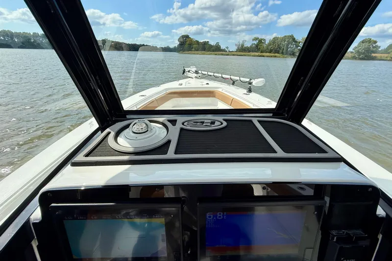  Yacht Photos Pics 2021 Sea Hunt Gamefish 27 Coffin Box boat dashboard view on a calm lake.