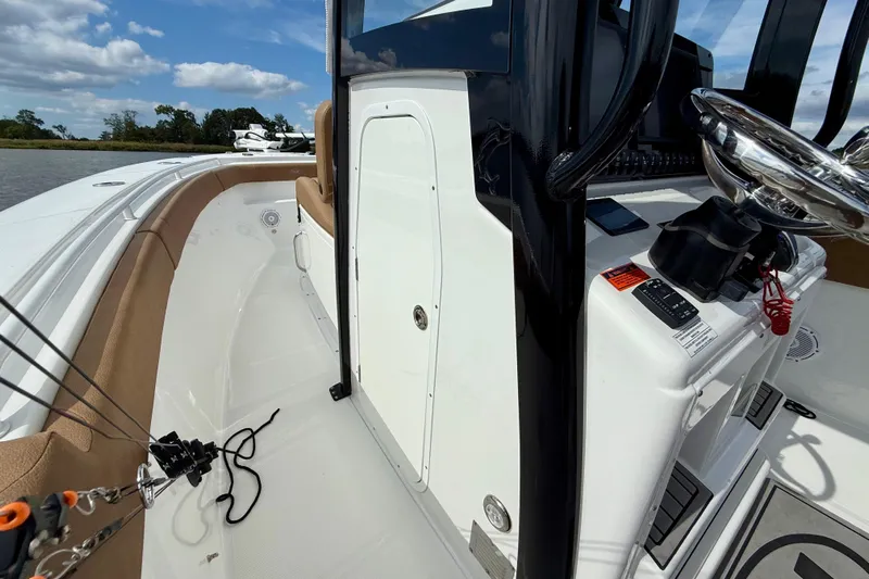  Yacht Photos Pics 2021 Sea Hunt Gamefish 27 Coffin Box boat interior with steering console and seating.