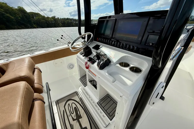  Yacht Photos Pics 2021 Sea Hunt Gamefish 27 Coffin Box boat console with steering wheel and navigation screens.