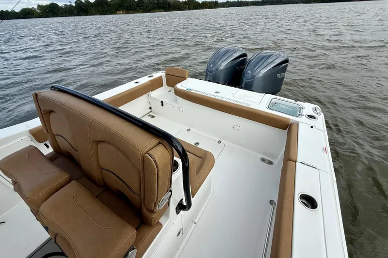 Yacht Photos Pics 2021 Sea Hunt Gamefish 27 Coffin Box boat with dual engines on a lake.