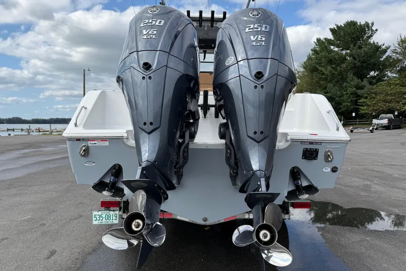  Yacht Photos Pics 2021 Sea Hunt Gamefish 27 Coffin Box with dual Yamaha 250 V6 engines.