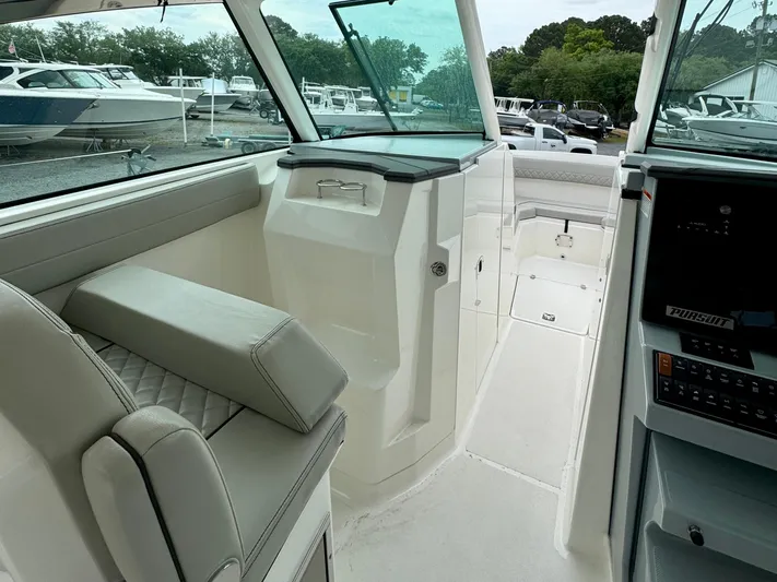  Yacht Photos Pics 2024 Pursuit DC 295 Dual Console interior with seating and control panel.