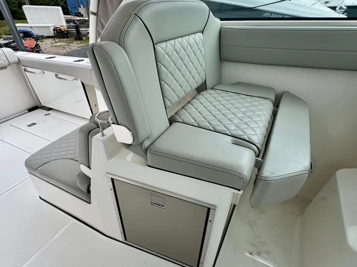  Yacht Photos Pics 2024 Pursuit DC 295 Dual Console boat interior with cushioned seating and storage.