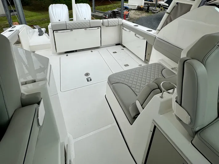  Yacht Photos Pics 2024 Pursuit DC 295 Dual Console boat interior with luxurious seating and modern design.
