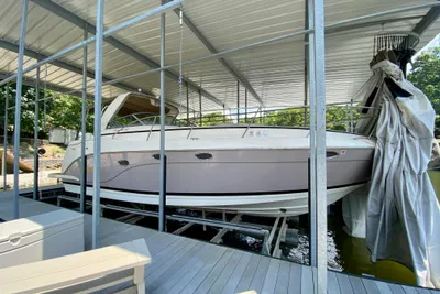 Rinker 360 Fiesta Vee