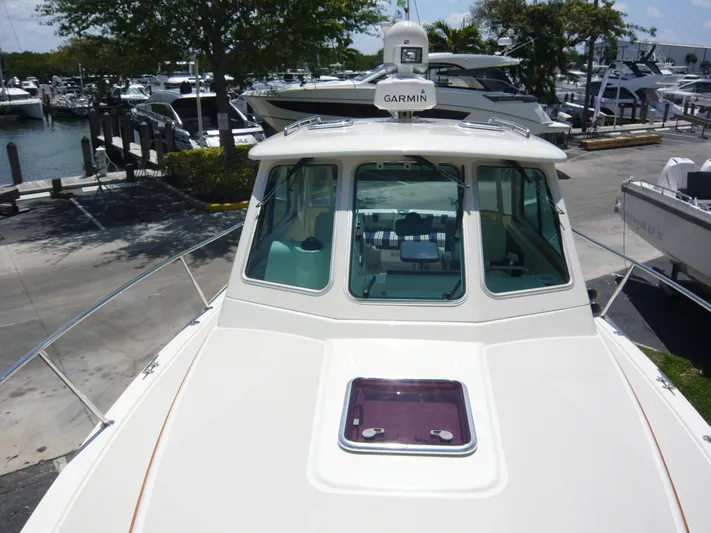 Last Hurrah Yacht Photos Pics 2008 Back Cove 29 boat with Garmin radar, docked at a marina.