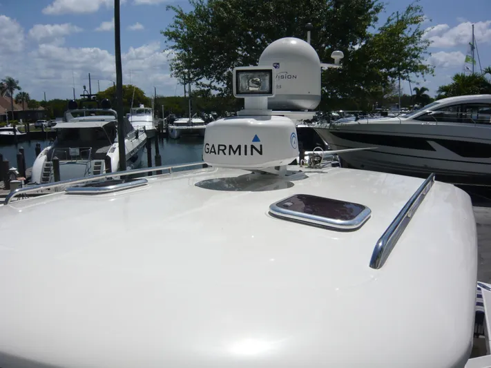 Last Hurrah Yacht Photos Pics 2008 Back Cove 29 boat with Garmin navigation equipment at a marina.