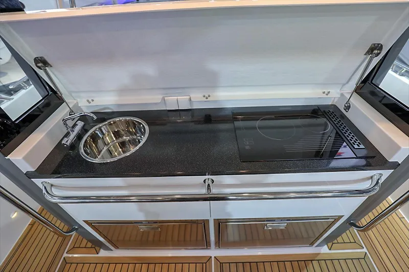 2026 Nimbus Tender 11 Yacht Photos Pics Nimbus Tender 11- cooktop