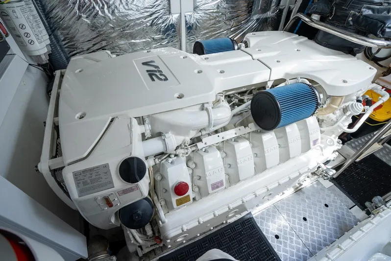 Fly By Yacht Photos Pics 