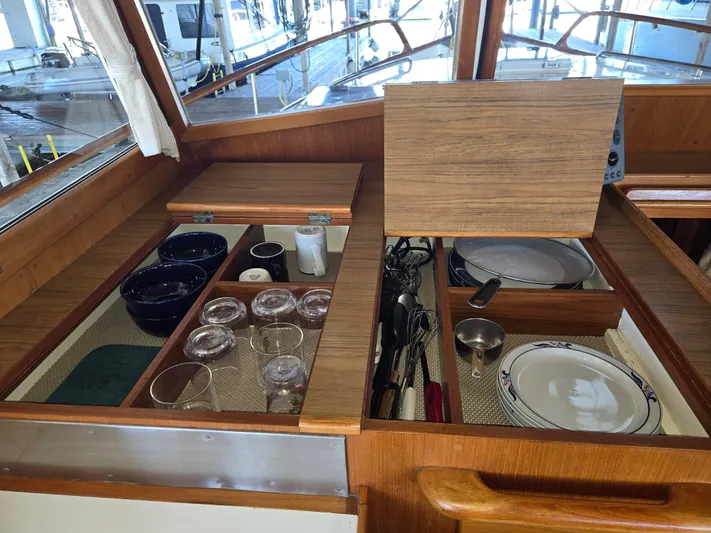 Carina Yacht Photos Pics 